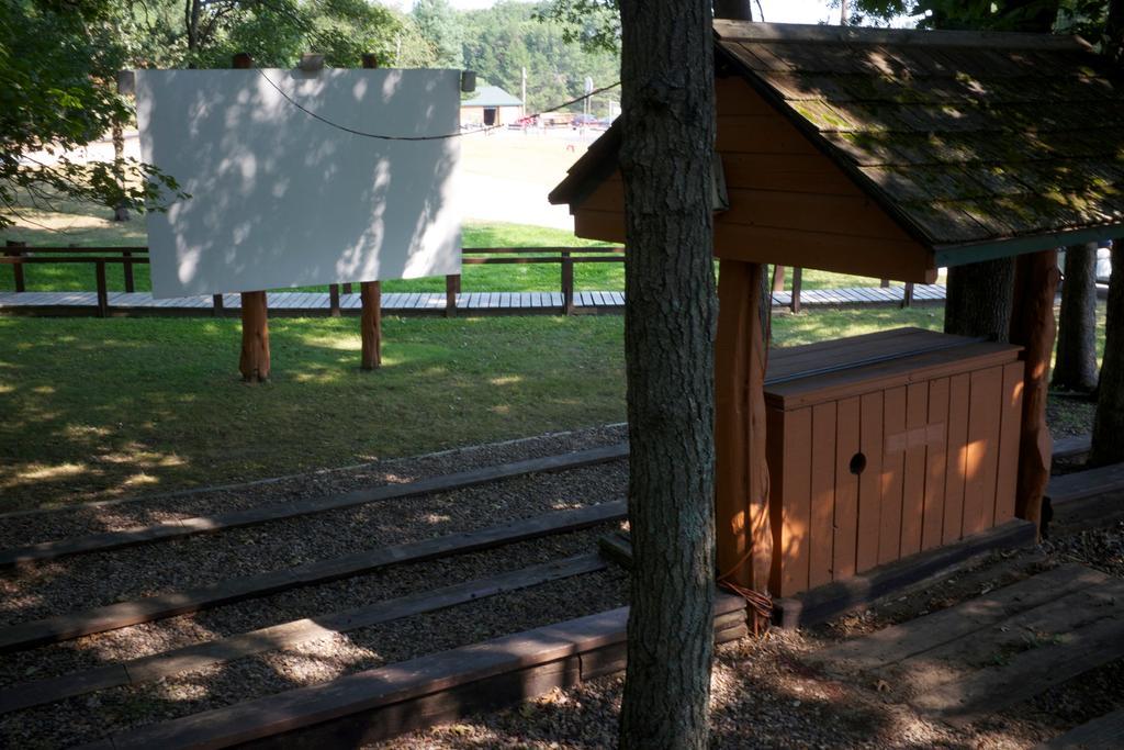 Arrowhead Camping Resort Loft Cabin 22 Douglas Center ภายนอก รูปภาพ